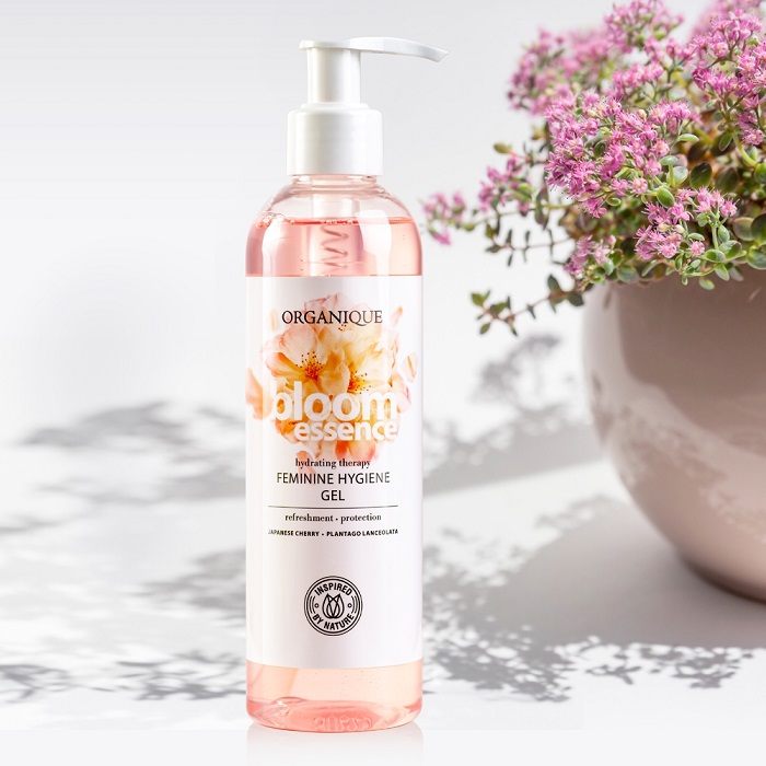 Żel do higieny intymnej Bloom Essence nawilża i łagodzi podrażnienia